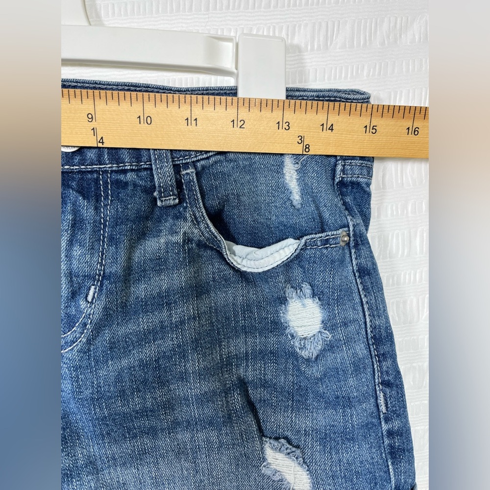 Old Navy Boyfriend Distressed Denim Shorts Size 4 - Picture 6 of 9